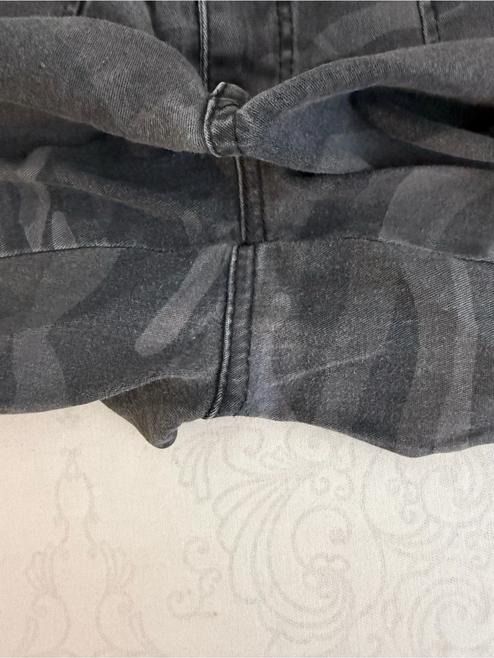 Democracy “Ab” Technology Cargo Raw Hem Camo Crop Pants Size 10